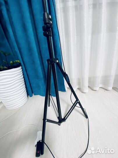 Кольцевая лампа 26 см со штативом