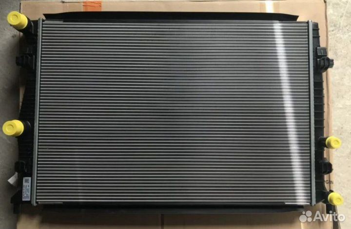 Радиатор охлаждения двигателя Volkswagen Golf 7