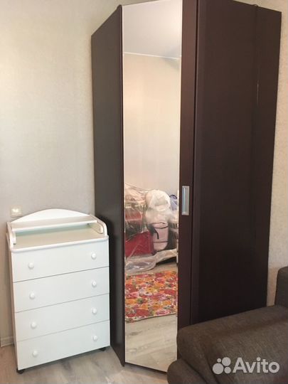 Угловой шкаф с зеркалом