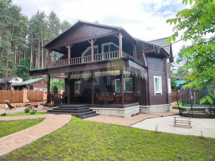 Дом 223 м² на участке 7,5 сот.