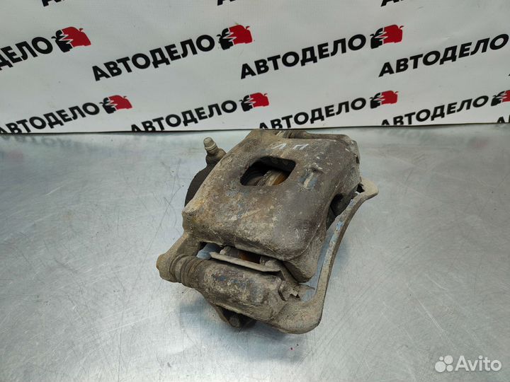 Суппорт передний левый Nissan Bluebird U14 1996 г