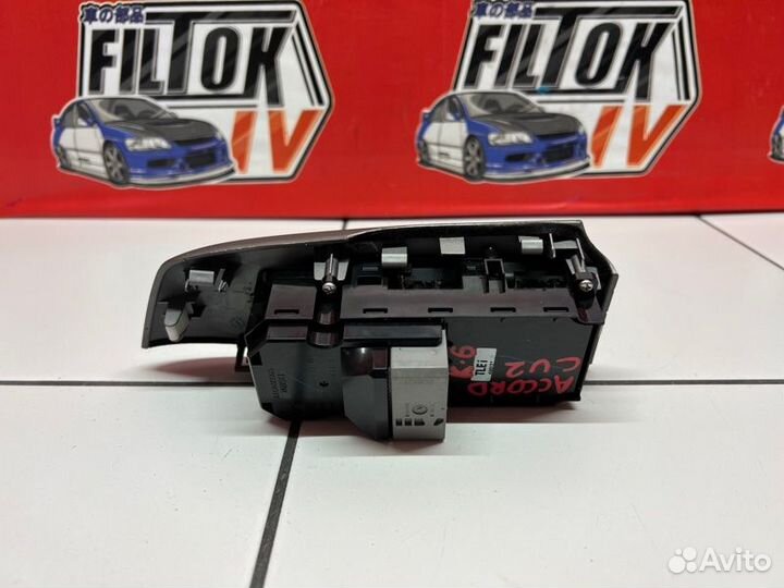 Блок управления стеклоподъемниками Honda Accord