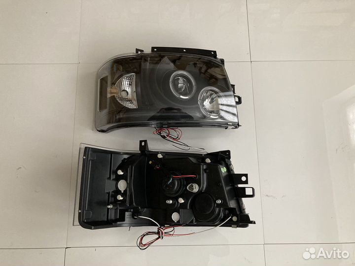 Фара (2шт) Toyota Hiace (2005+)