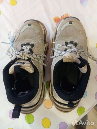 Кроссовки женские