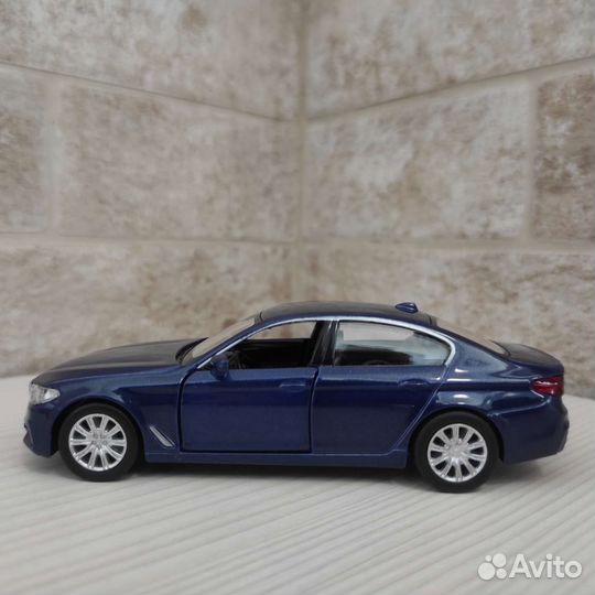 Модель BMW M550i 1:32