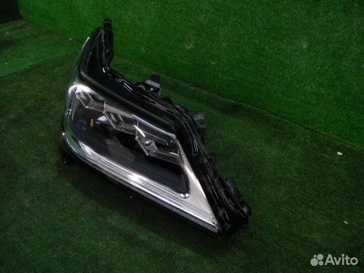 Фара правая Lexus LX570