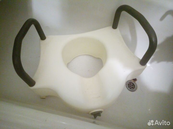 Насадка на унитаз с поручнем