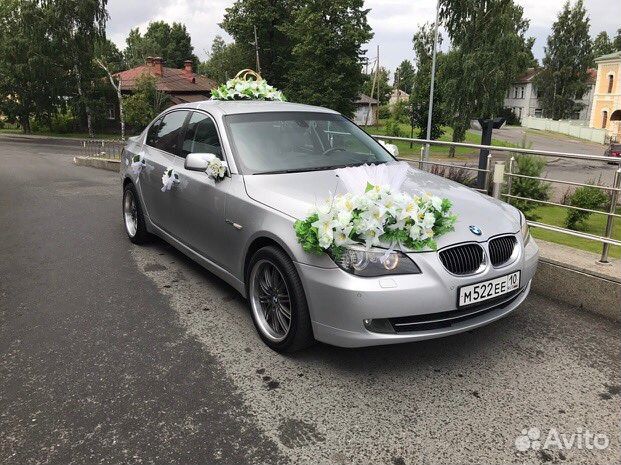 Свадебные украшения на автомобиль (машину)