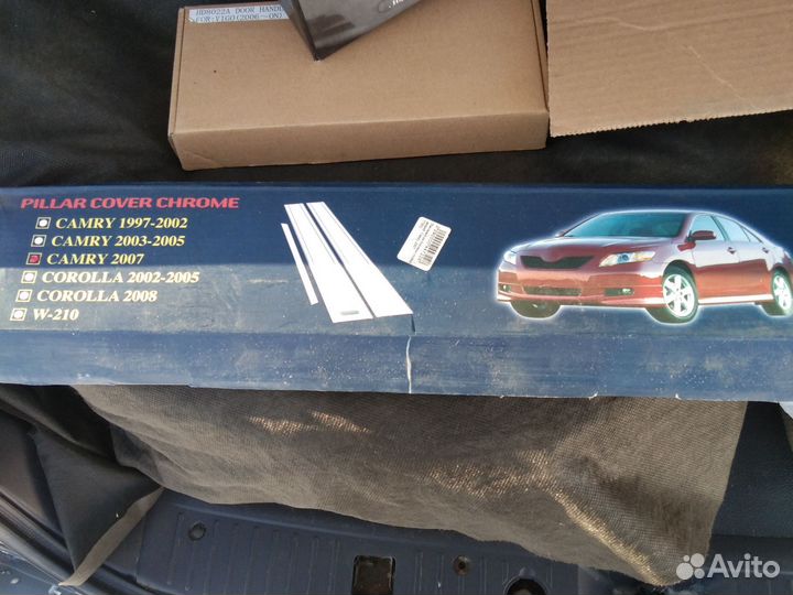 Накладки на боковые стойки дверей Camry 2007