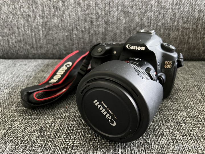 Зеркальный фотоаппарат Canon 60D