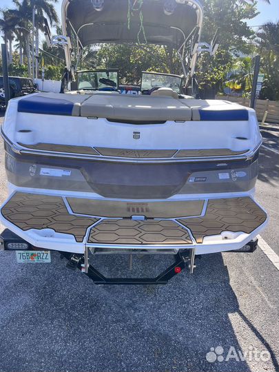 Катер Буксировщик