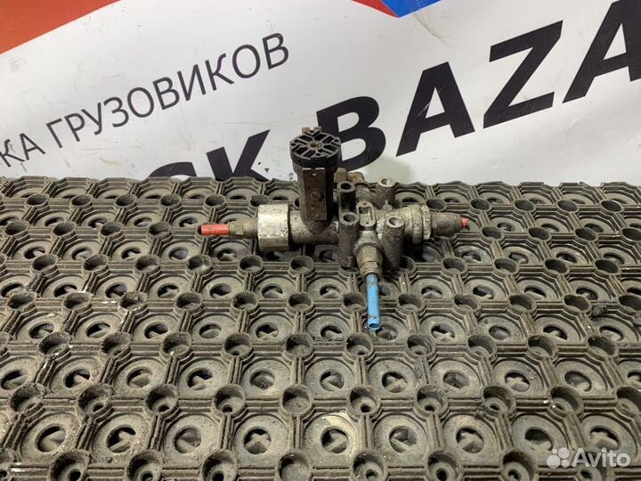 1195182418 Кран управление тормозами прицепа