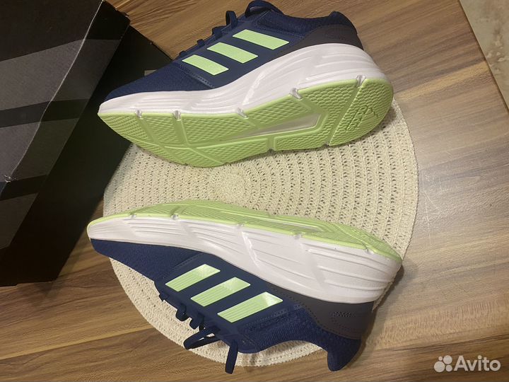 Кроссовки adidas беговые