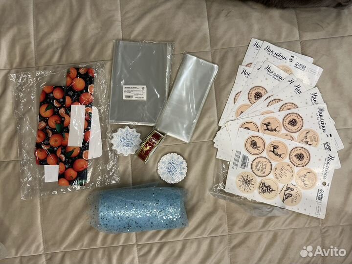 Новогодние ленты, пакеты, коробочки, наклейки