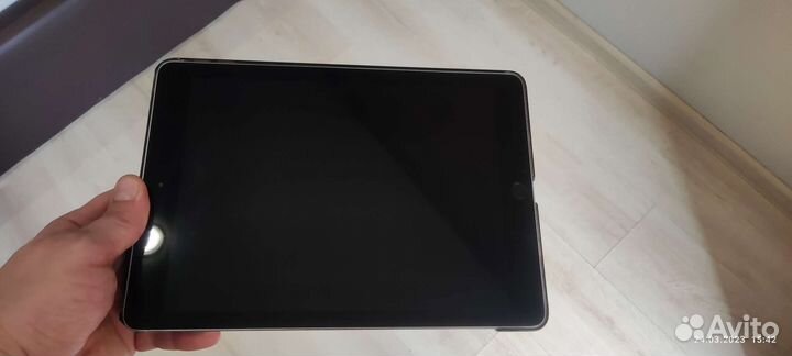Продам iPad 9.7 2018
