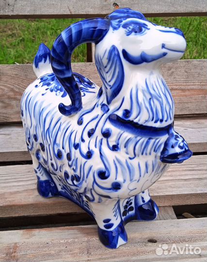 Посуда и предметы интерьера Гжель