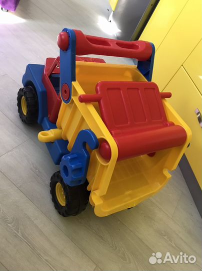 Машина самосвал большая