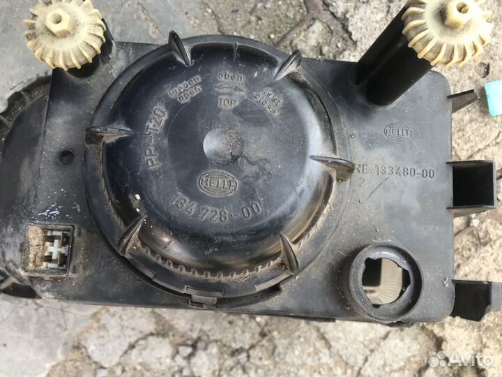 Блок фара R VW passat 88-92 г. выпуска 357 941 018