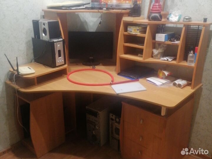 Компьютерный стол