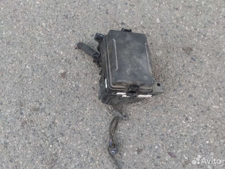 Hyundai Solaris 2 блок предохранителей под капото