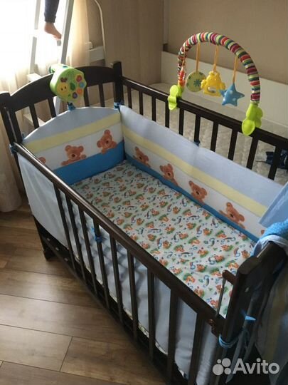 Детская кроватка с поперечным маятником