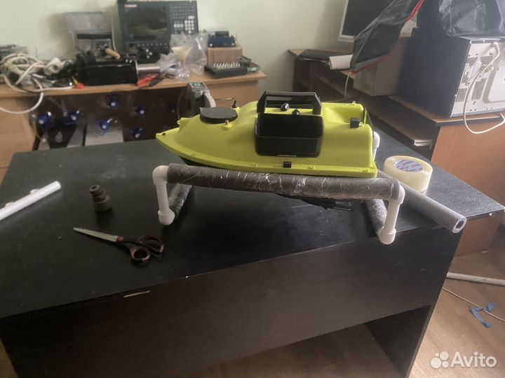 Прикормочный кораблик с gps и эхолотом