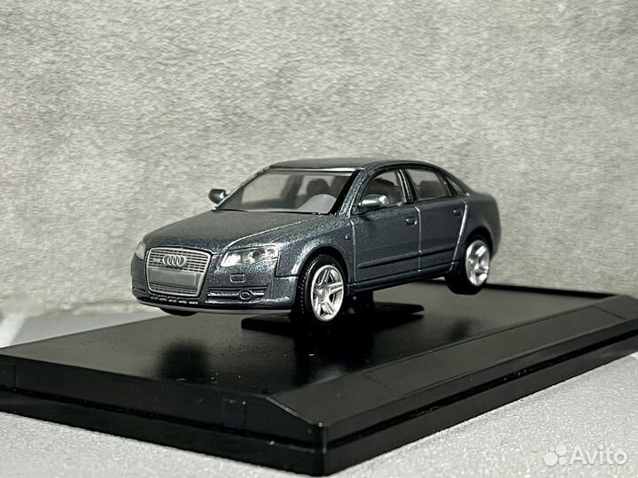 Коллекционная модель Audi A4 Saloon 1:43 NewRay