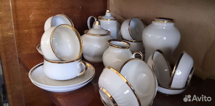 Чайный сервиз, белый с позолотой