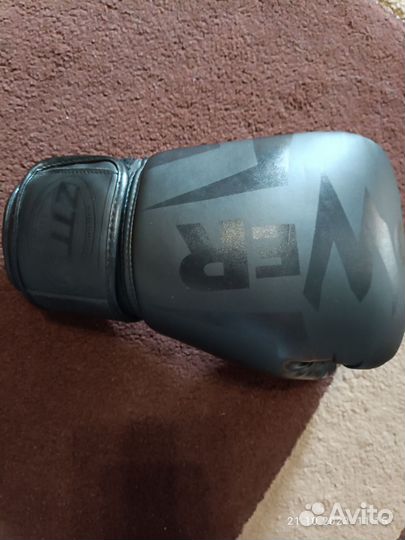 Боксерские перчатки