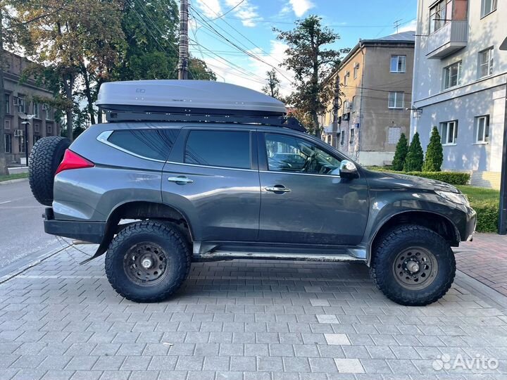 Бокс Магнум 580 серый карбон на Mitsubishi