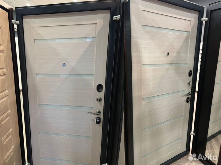 Двери межкомнатные деревянные новые