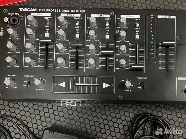 Микшерный пульт dj