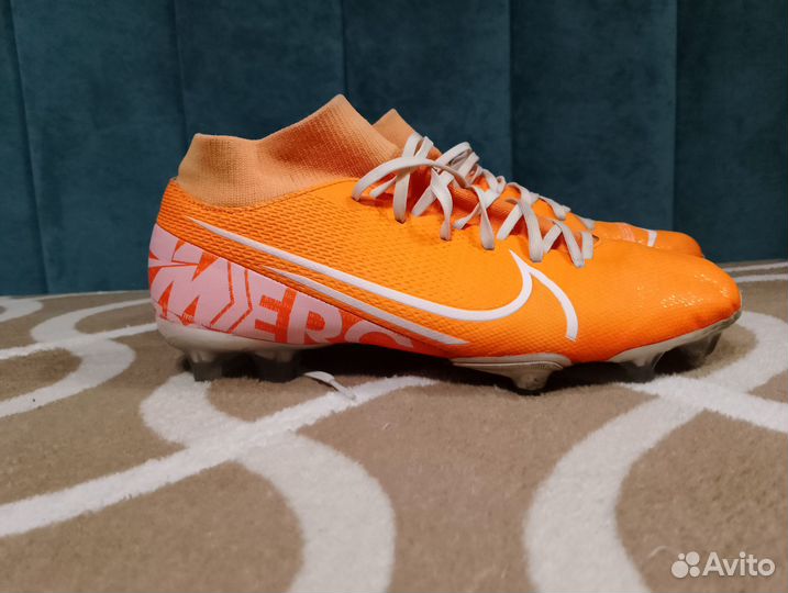 Футбольные бутсы nike