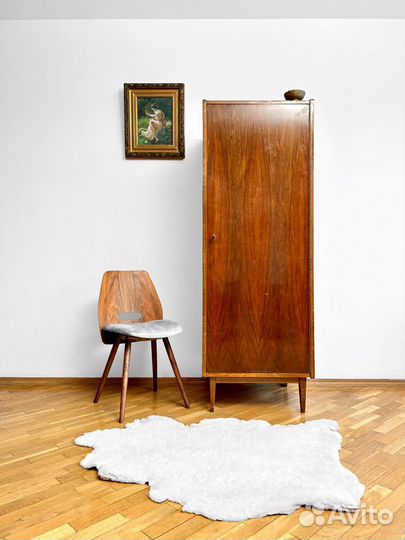 Винтажный платяной шкаф mid-century modern