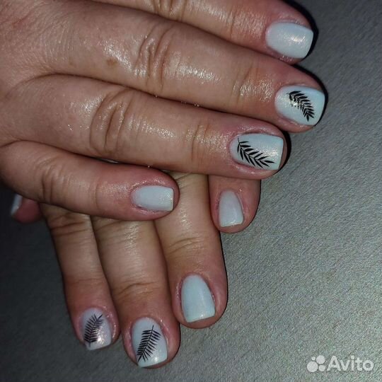 Маникюр в салоне
