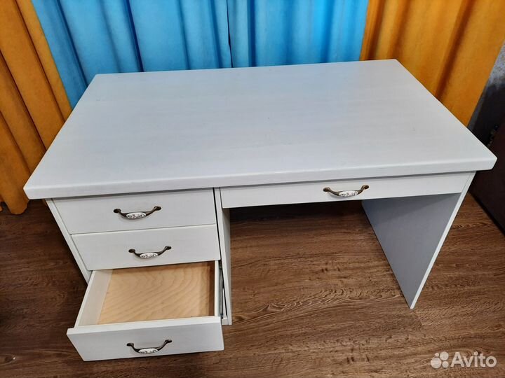 Письменный стол