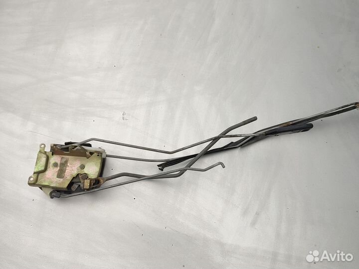 Замок двери передний левый mazda familia BJ