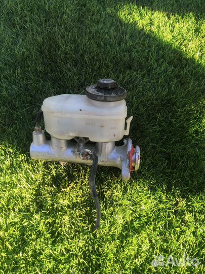 Главный тормозной цилиндр Toyota Solara 1