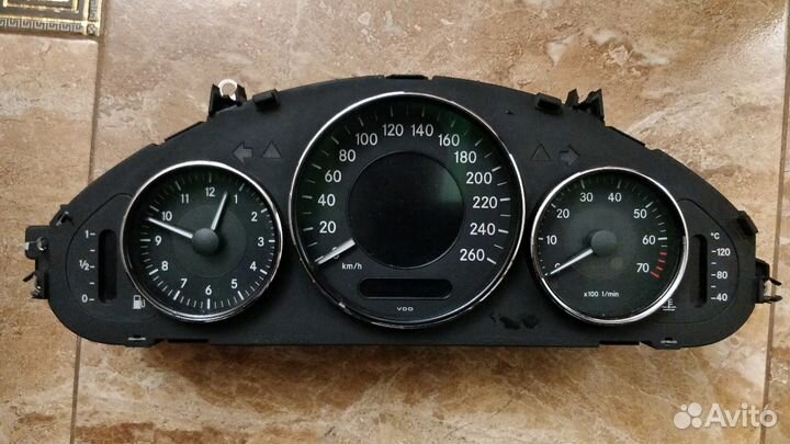 Щиток приборов Мерседес CLS 219. A 219 540 01 01