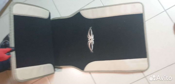 Автомобильные коврики универсальные