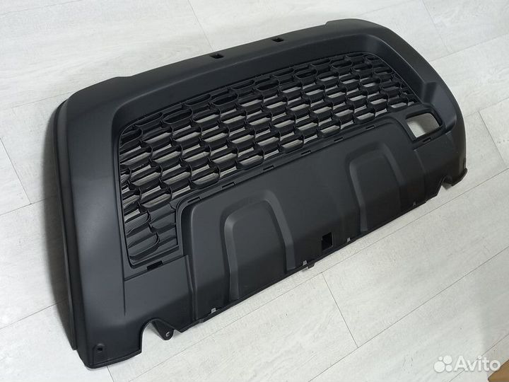 Решетка в бампер нижняя Renault Duster 1 2015-2020