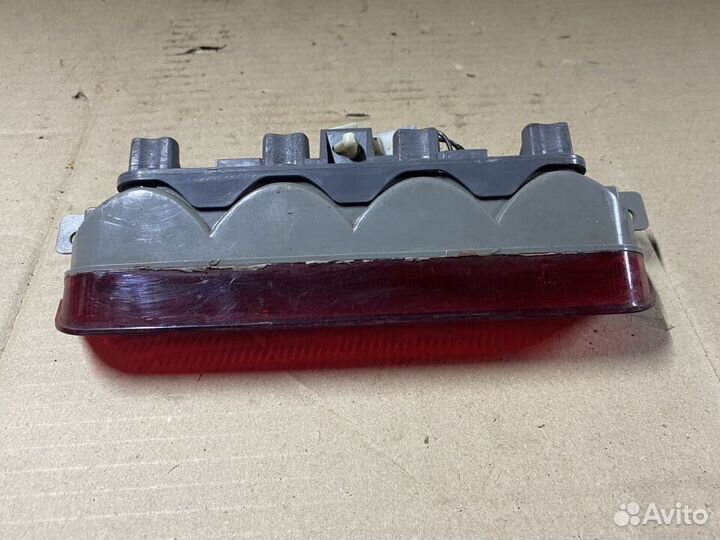 Дополнительный стоп сигнал Mitsubishi