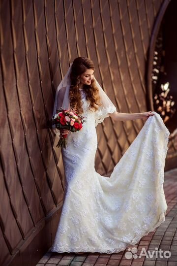 Свадебное платье со шлейфом 42-44 + фата