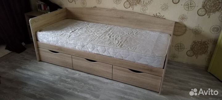 Детская кровать с бортиком и матрасом б/у