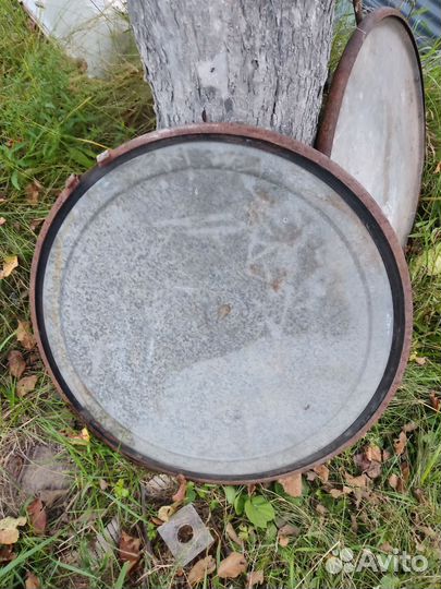 Металлическая крышка на бочку
