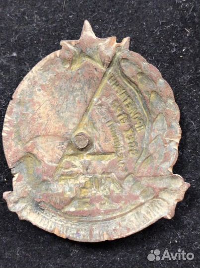 Значок x (10) лет октябрьской революции