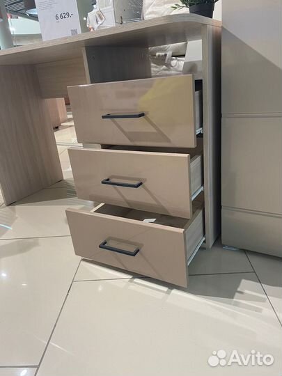 Стол письменный с ящиками в наличии 200321