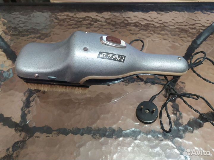 Электрощетка - пылесос Ветерок-2