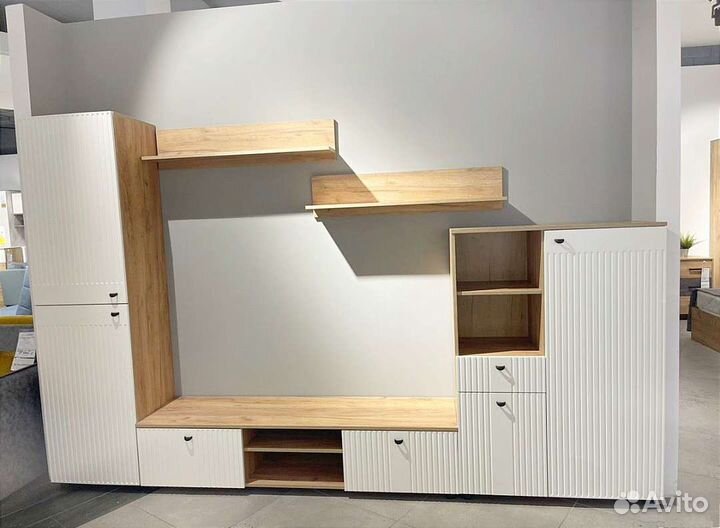 Новая тумба под телевизор 1,6 м с фрезеровкой