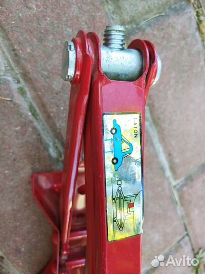 Домкрат механический на 1,5 т